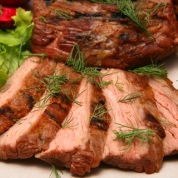 STUDIU: Dietele pe bază de carne, brânzeturi şi lactate cresc riscul de diabet